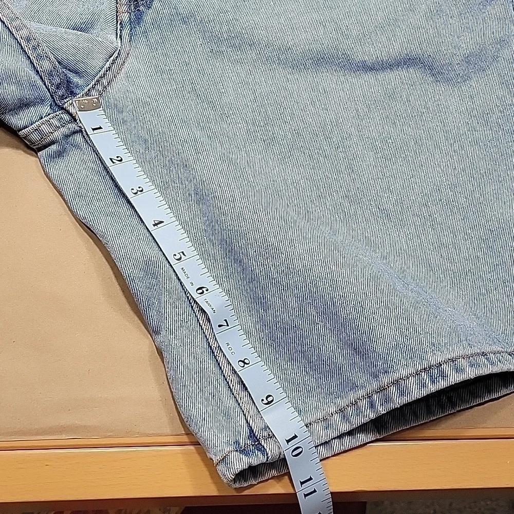 Levi's 550 Relaxed Fit Light Wash Denim Shorts, Size 38, EUC